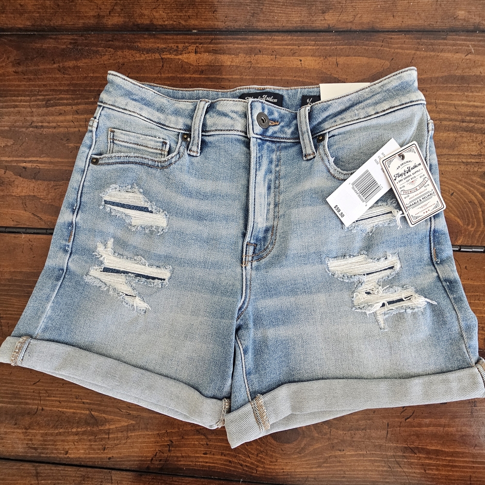 Flag & Anthem Women's Distressed Light Blue Jean Mid-High Rise Shorts Sz 6 NWT